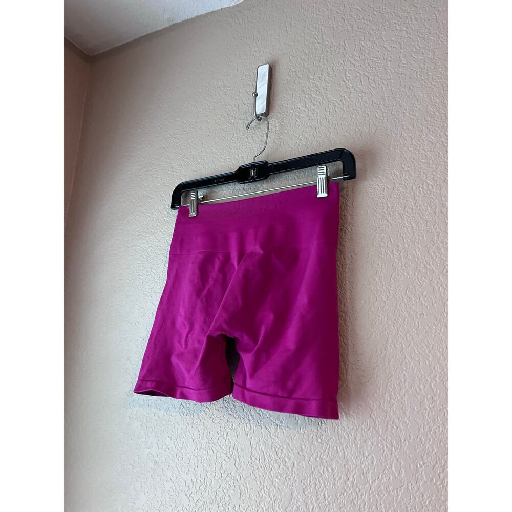 Alphalete Scrunch Biker Medium Stretch Women’s Workout Magenta Pink Fuchsia - Picture 3 of 7